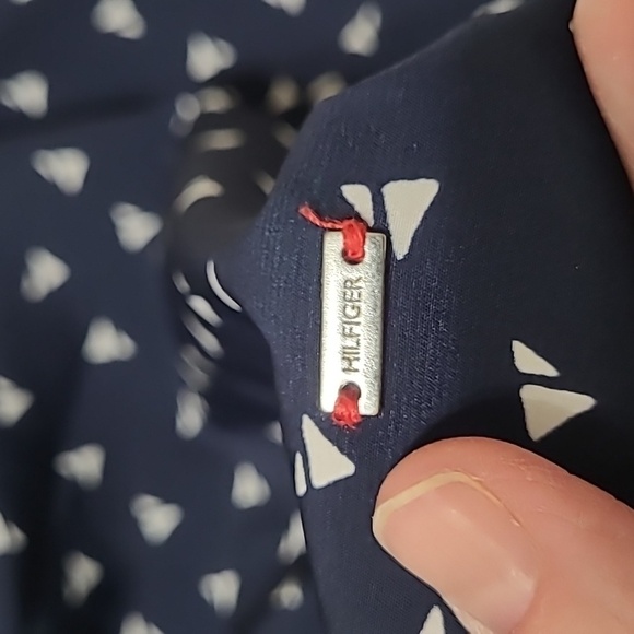 Tommy Hilfiger Navy Blue Blouse with White Pattern & Ribbon Detail size XL - Picture 4 of 7